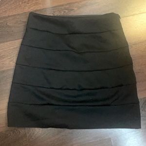 Black fitted pencil skirt (with side zipper) 🖤